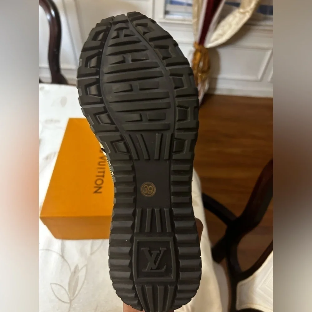 LOUIS VUITTON  Suede Calfskin Run Away Sneakers 39 Kaki